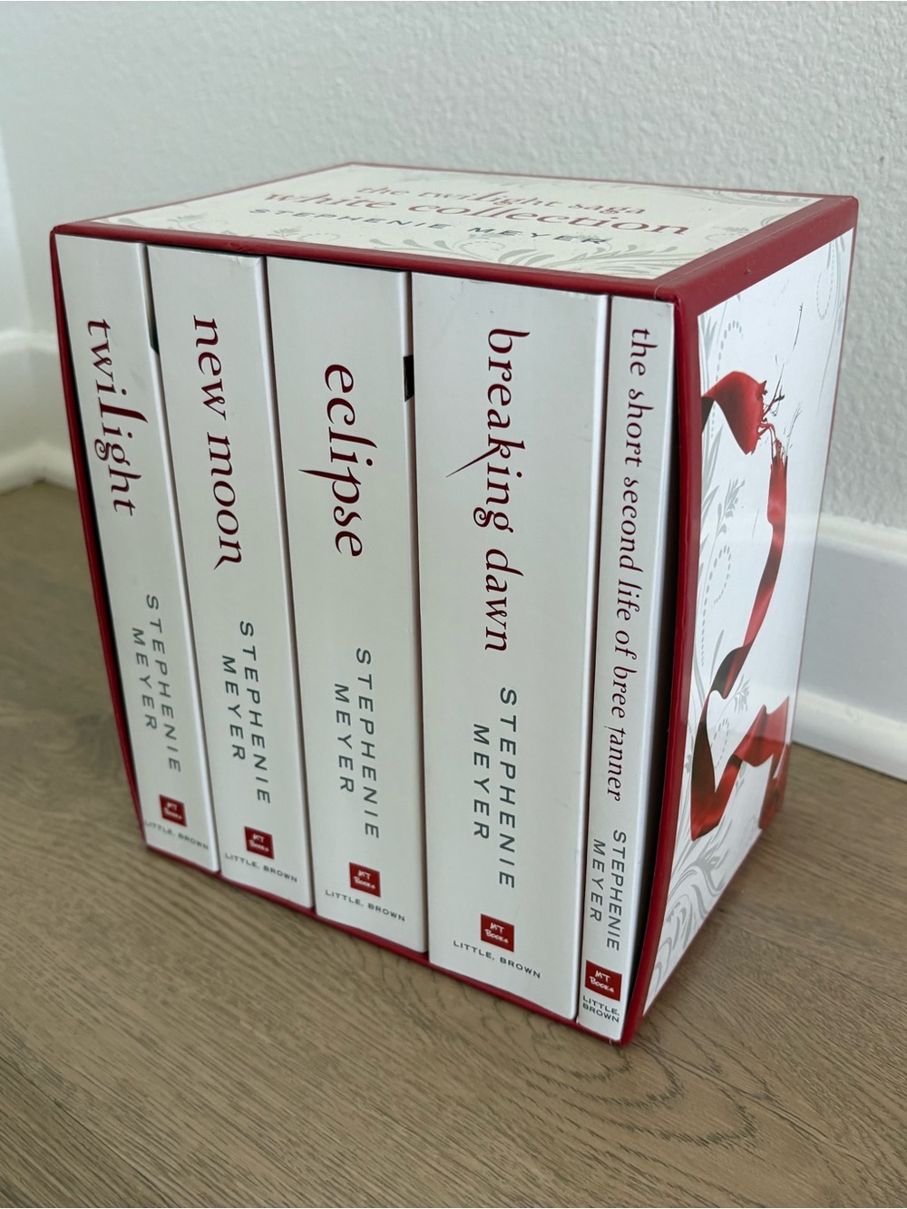 Twilight Saga White Collection Box Set - 
Stephanie Meyer